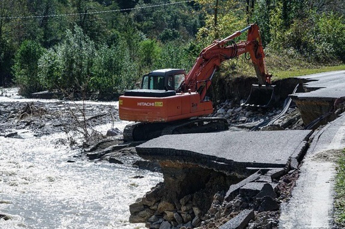 Πλημμύρες και κατολισθήσεις στην Ιταλία – 5 νεκροί στη Λιγουρία