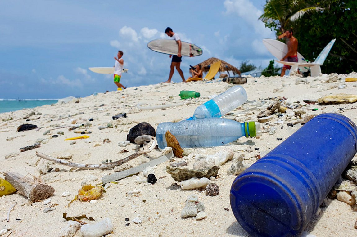 «Ξέχασες κάτι;»: Πάρκο στην Ταϊλάνδη επιστρέφει ταχυδρομικώς σκουπίδια σε τουρίστες