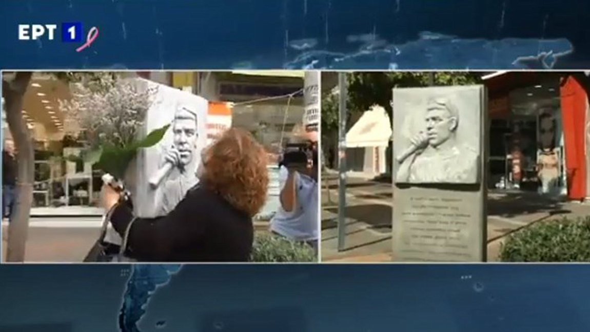 Μάγδα Φύσσα: Αγκάλιασε και φίλησε το μνημείο του Παύλου – ΒΙΝΤΕΟ