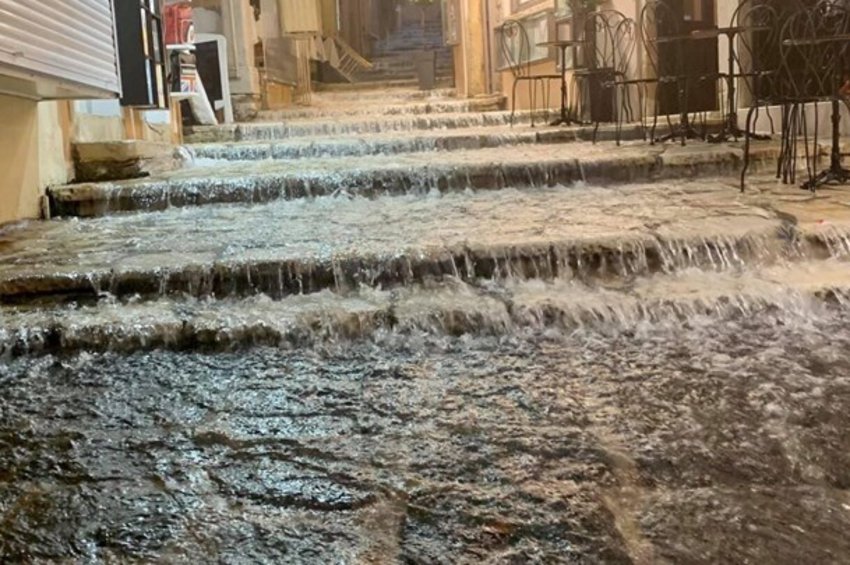 Κακοκαιρία «χτύπησε» τη χώρα: Προβλήματα στην Αττική - Πλημμύρες σε Κέρκυρα, Κεφαλονιά, Χαλκιδική