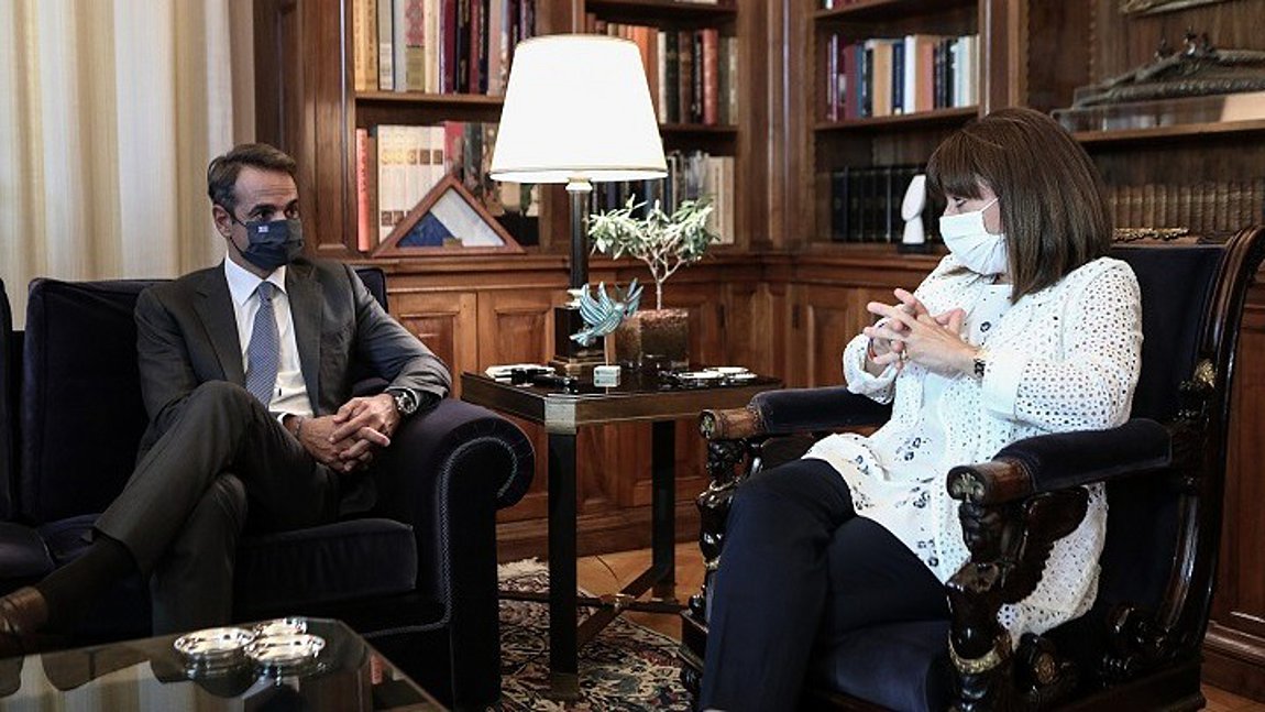 Στο Προεδρικό Μέγαρο αύριο ο Μητσοτάκης – Θα ενημερώσει την Σακελλαροπούλου