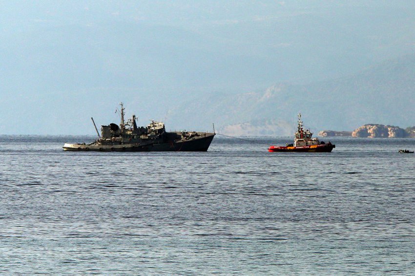 Στο Ναύσταθμο της Σαλαμίνας ρυμουλκήθηκε το ναρκοθηρευτικό «Καλλιστώ» που συγκρούστηκε με φορτηγό πλοίο
