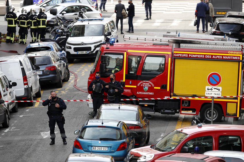 Επίθεση στη Γαλλία με 3 θύματα: 25χρονος μουσουλμάνος ο δράστης που αποκεφάλισε γυναίκα