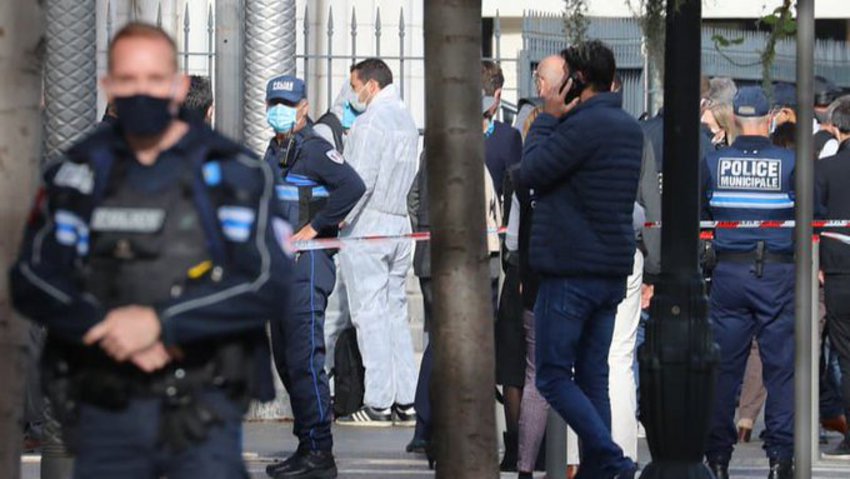 Τρομοκρατική επίθεση στη Γαλλία: Τρεις νεκροί, πολλοί τραυματίες - O δράστης φώναζε «Αλλάχου Ακμπάρ» - ΒΙΝΤΕΟ