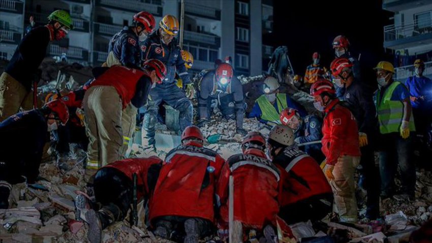 Σμύρνη: Ανασύρθηκε 70χρονος από τα συντρίμμια, 33 ώρες μετά τον φονικό σεισμό - Αυξάνεται ο αριθμός των νεκρών - ΒΙΝΤΕΟ