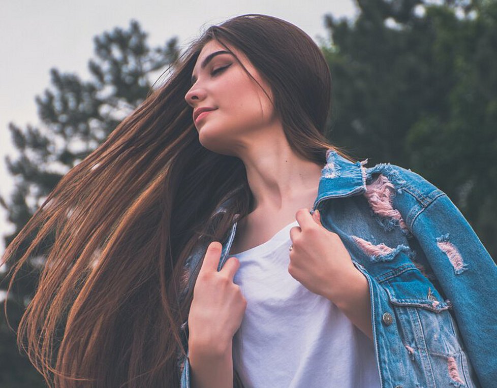 6 tips για να μη λαδώνουν συχνά τα μαλλιά σου