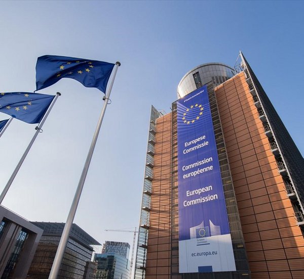 Η Ευρωπαϊκή Επιτροπή εκταμιεύει την τέταρτη πληρωμή για δάνεια 2,3 δισεκατομμυρίων ευρώ προς την Ελλάδα