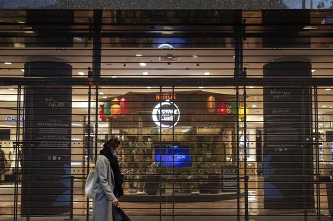 Κορωνοϊός – Γαλλία: Το lockdown «παραλύει» τη χριστουγεννιάτικη αγορά