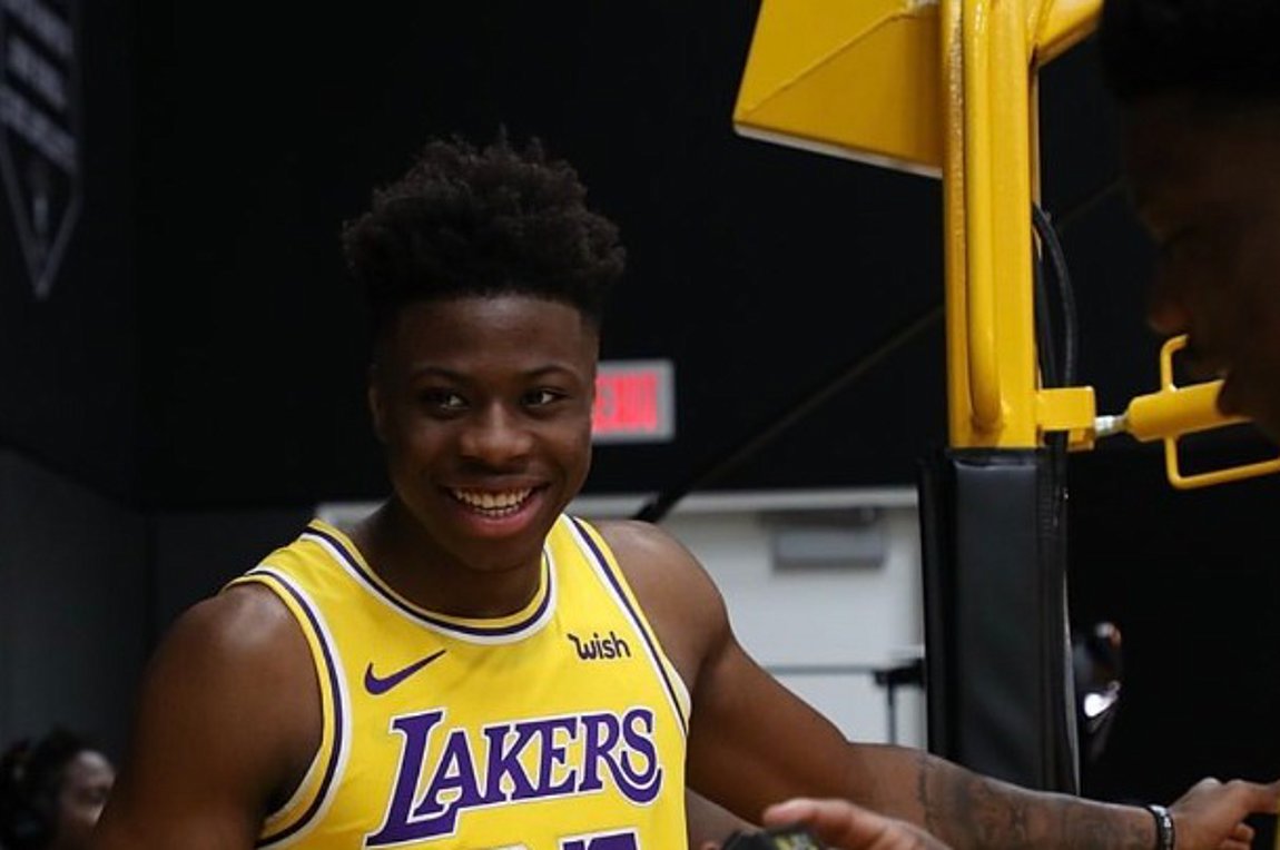 Οι ευχές του Giannis για τα 23α γενέθλια του αδερφού του Κώστα