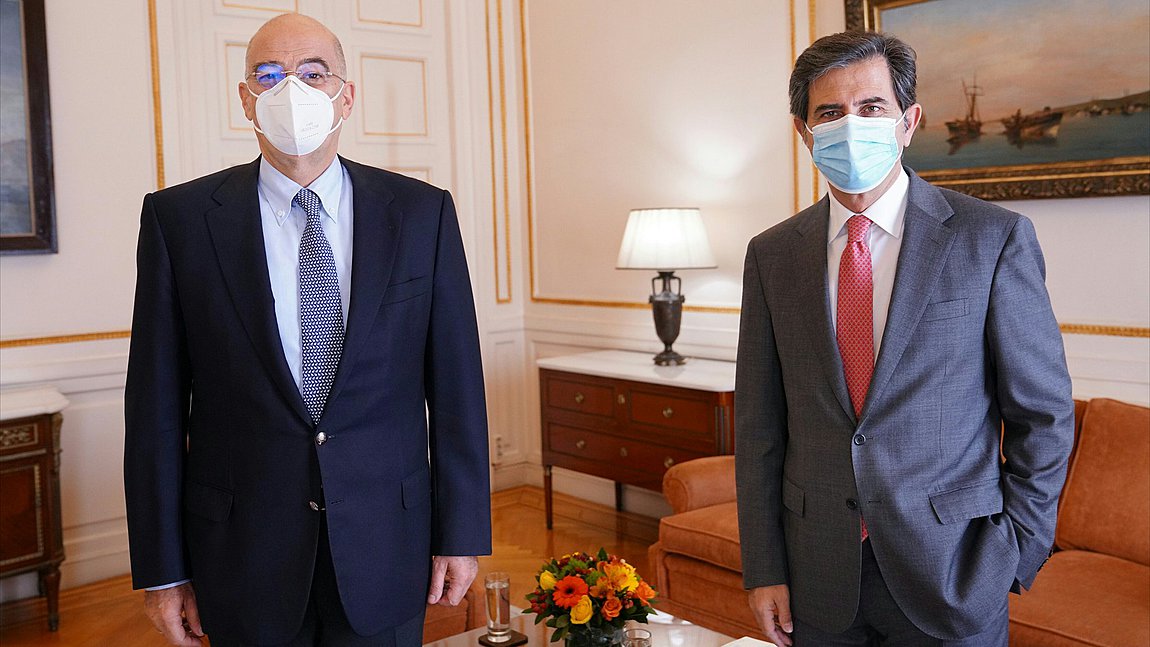 Oι προκλήσεις της Τουρκίας στο επίκεντρο της συνάντησης Δένδια-Γκιουλέκα