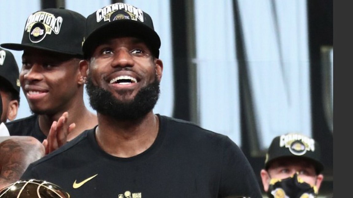 Στους Λέικερς μέχρι το 2023 ο ΛεΜπρόν