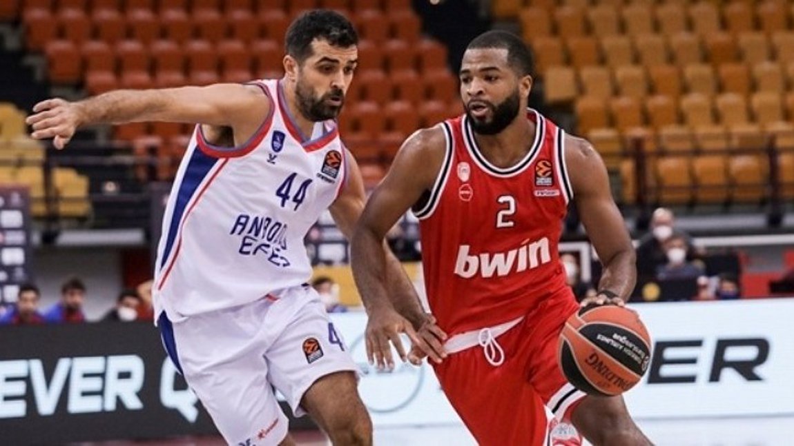 Με 13 παίκτες, αλλά χωρίς Χάρισον στη Μόσχα