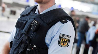 Γερμανία: Αστυνομικός απολύθηκε επειδή έκλεψε τυρί από ένα φορτηγό που είχε εμπλακεί σε τροχαίο ατύχημα
