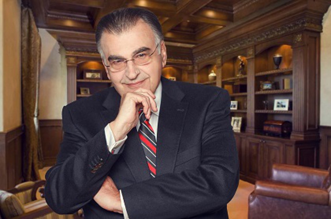 Ο Στέλιος Σύρμογλου καθηγητής στο Πανεπιστήμιο του Βουκουρεστίου