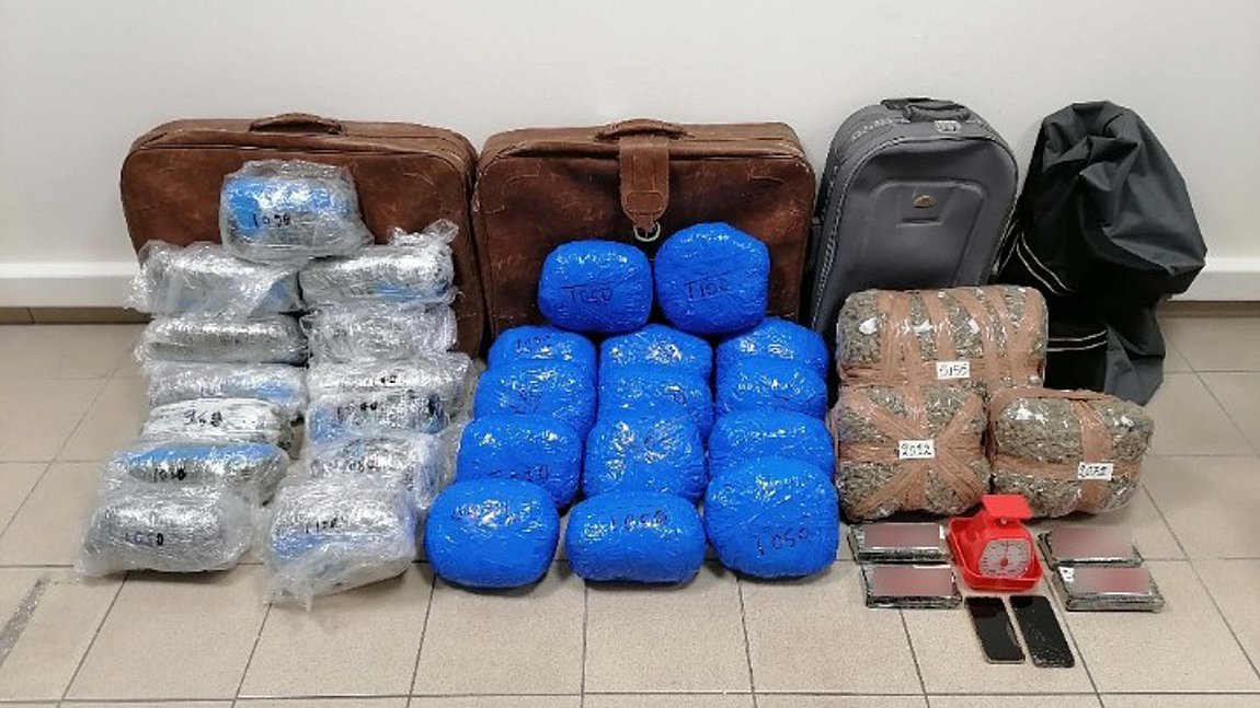 Θεσσαλονίκη: Κατασχέθηκαν 38 κιλά ακατέργαστης κάνναβης και 2 κιλά ηρωίνης – Τρεις συλλήψεις