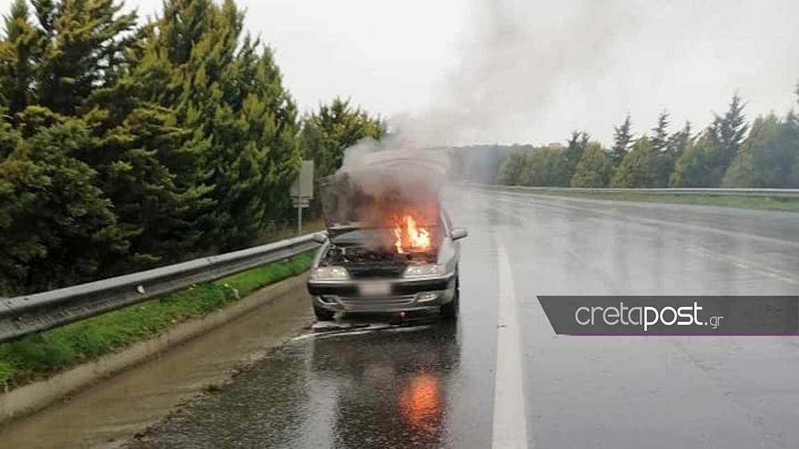 Ηράκλειο: Πυρκαγιά σε κινούμενο ΙΧ στα Πεζά – Δεν κινδύνευσε ο οδηγός