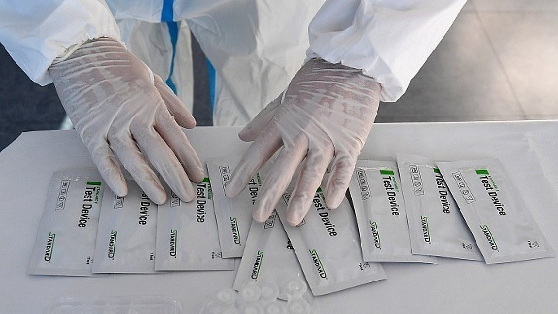 Κορωνοϊός: Αναπνευστήρες, τεστ και οικίσκους προμηθεύεται η Περιφέρεια Κεντρικής Μακεδονίας