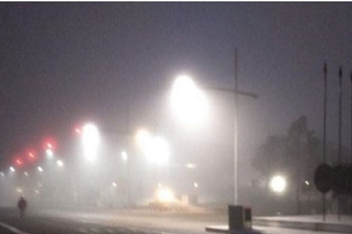 Η Θεσσαλονίκη έγινε… Λονδίνο – Η ομίχλη «εξαφάνισε» τον Λευκό Πύργο – ΦΩΤΟ