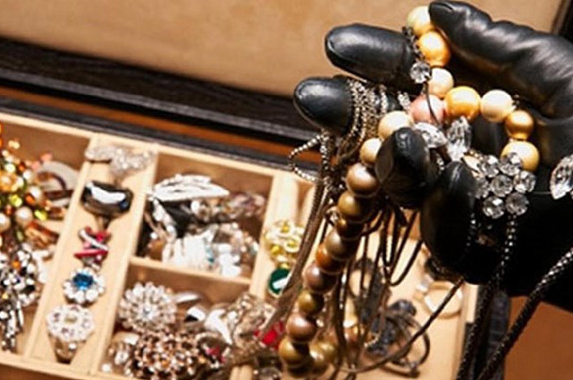 Θεσσαλονίκη: Άδειασαν κοσμηματοπωλείο μέσα σε 66 δευτερόλεπτα – ΒΙΝΤΕΟ