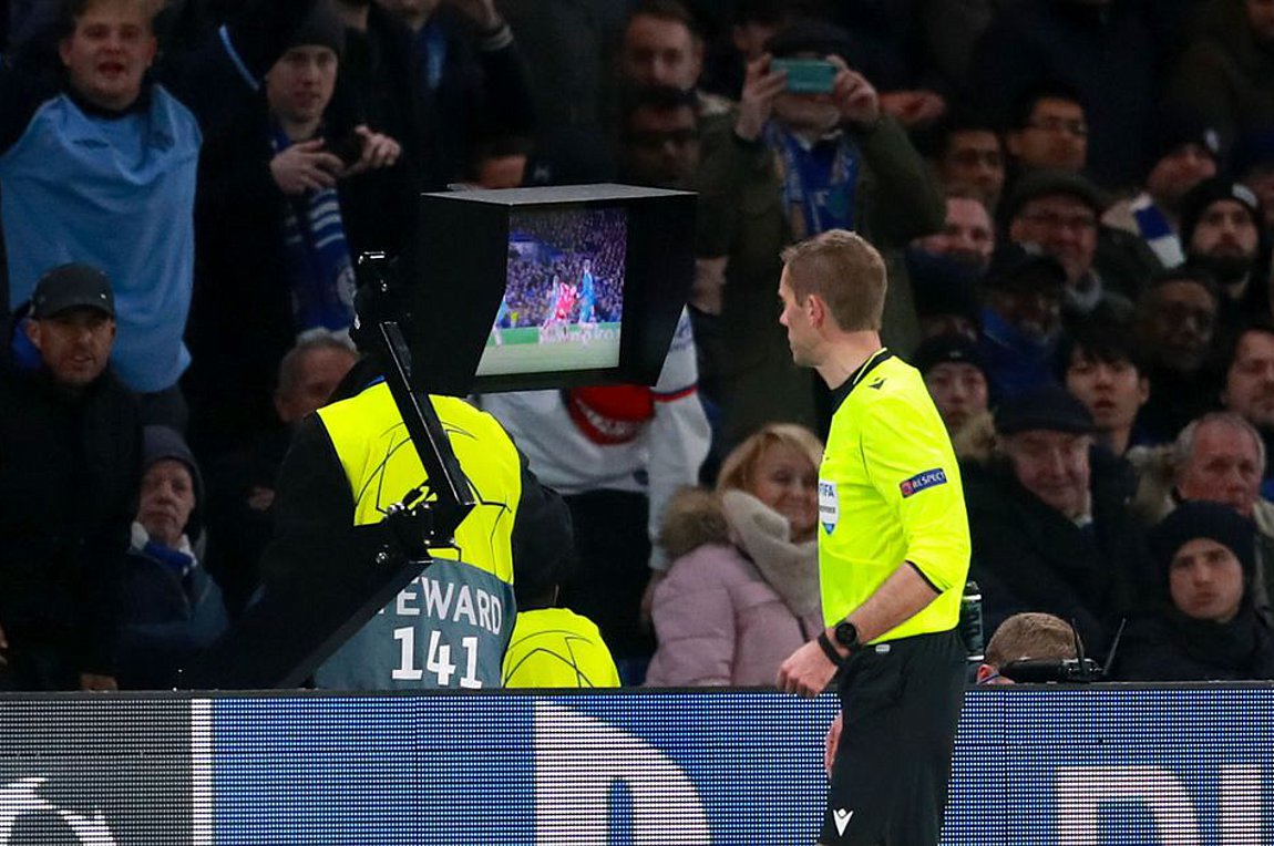 Διαιτητές: Το ντοκιμαντέρ της UEFA για τους πιο «μοναχικούς» ανθρώπους στο γήπεδο