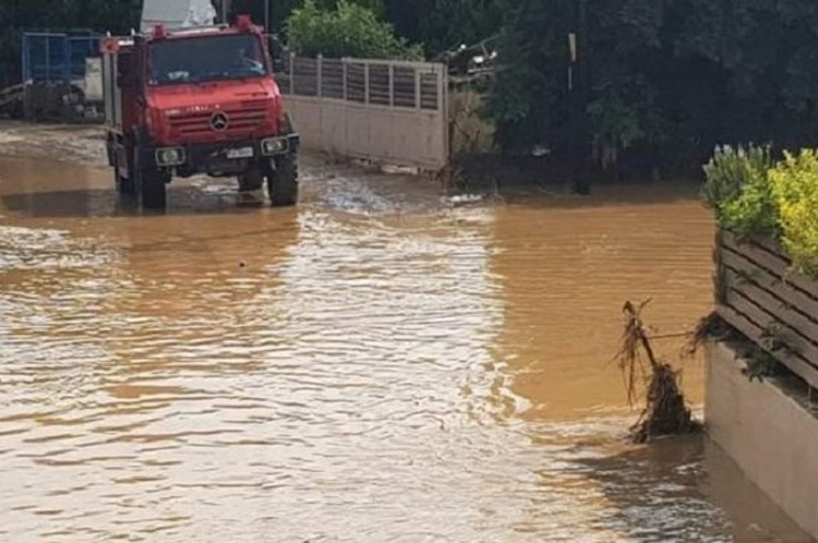 Κρήτη – Κακοκαιρία: Έσωσαν οδηγό που παρασύρθηκε από τα ορμητικά νερά