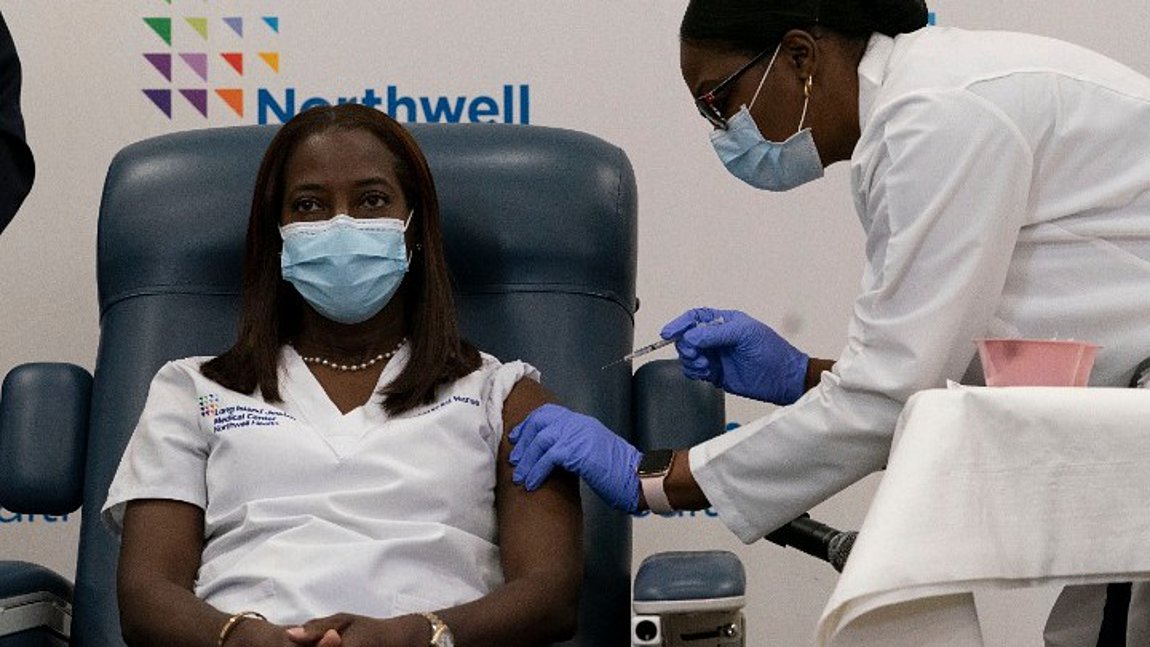 Σε νοσηλεύτρια το πρώτο εμβόλιο κορωνοϊού στη Νέα Υόρκη