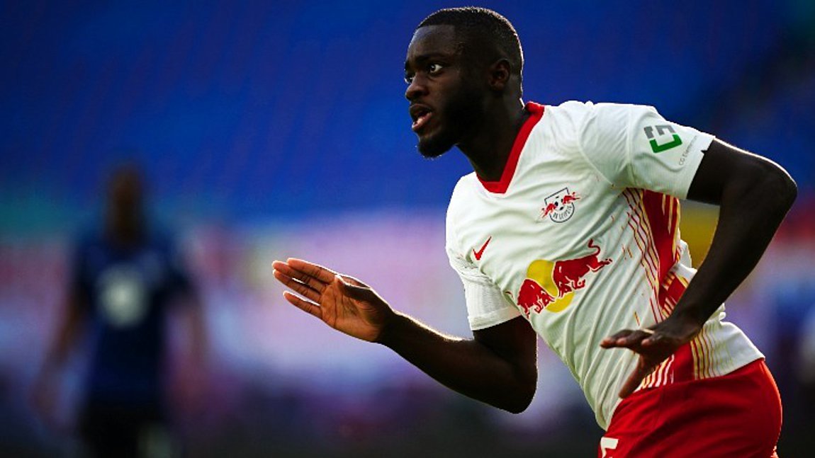 Έδωσε τα χέρια με Ουπαμεκανό η Μπάγερν