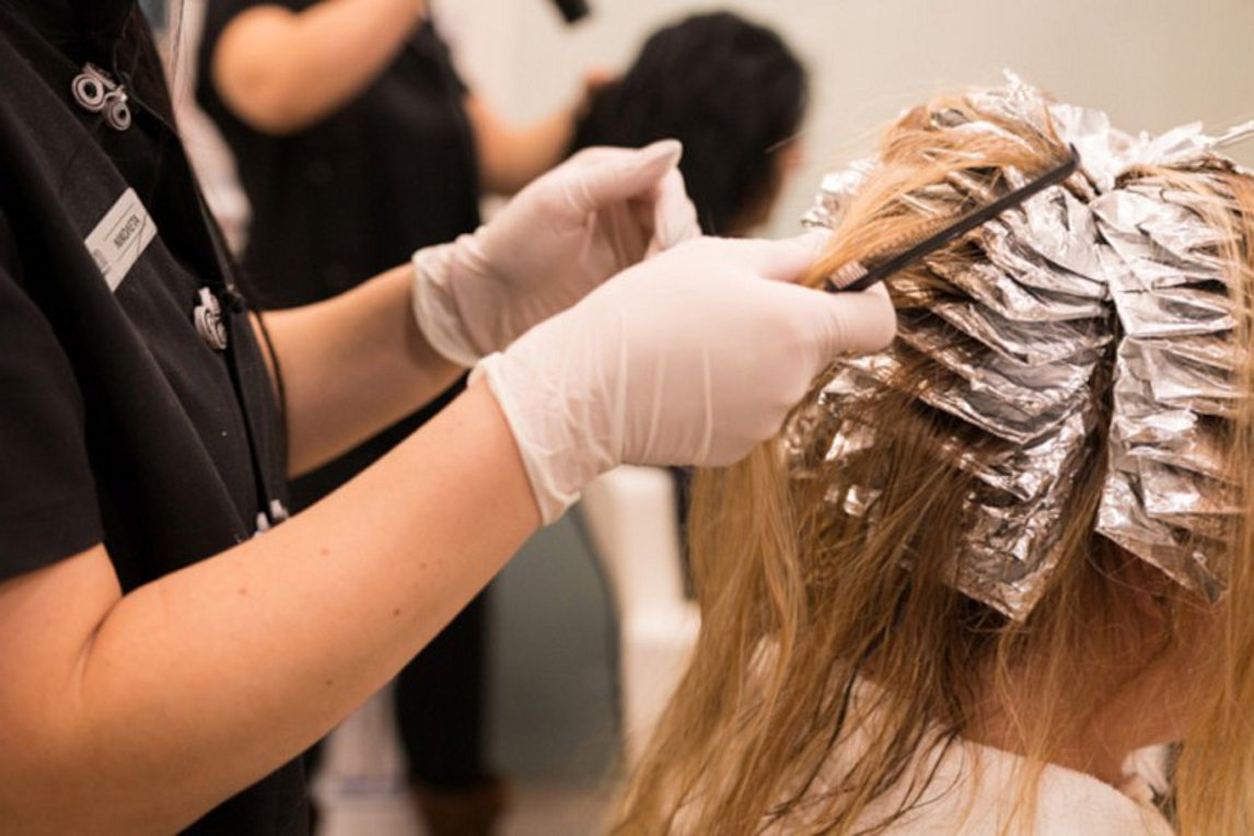 Θεσσαλονίκη: Δεν υπάρχει διαθέσιμο ραντεβού στα κομμωτήρια μέχρι τα Χριστούγεννα