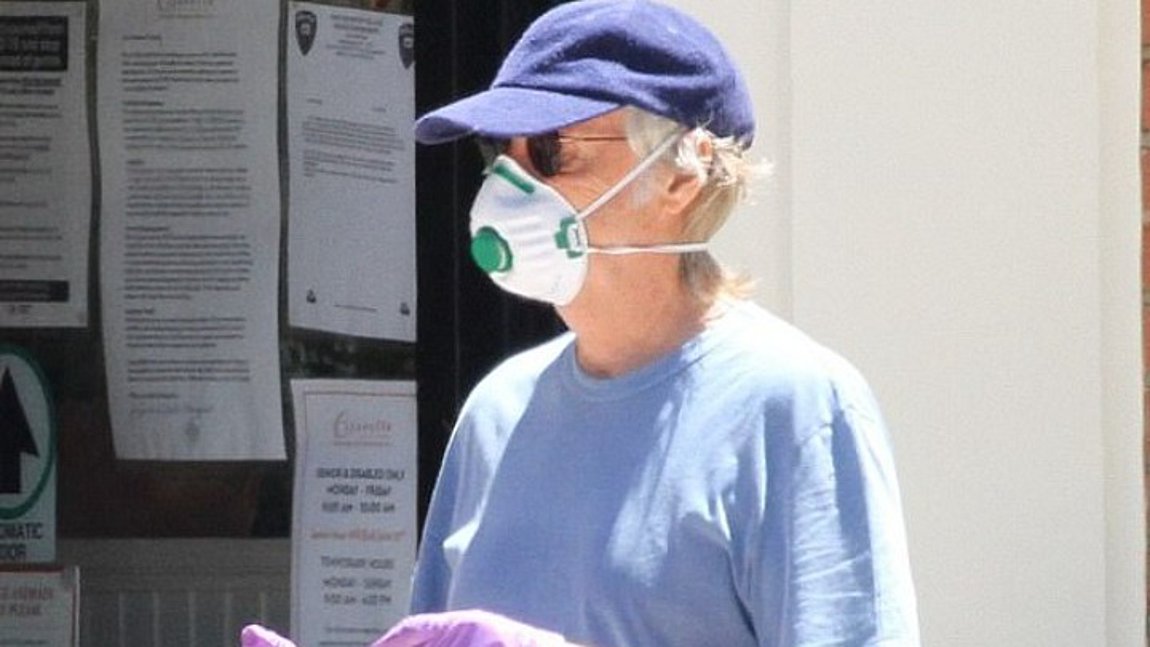 Στον Πολ ΜακΚάρτνεϊ αρέσει να φοράει μάσκα