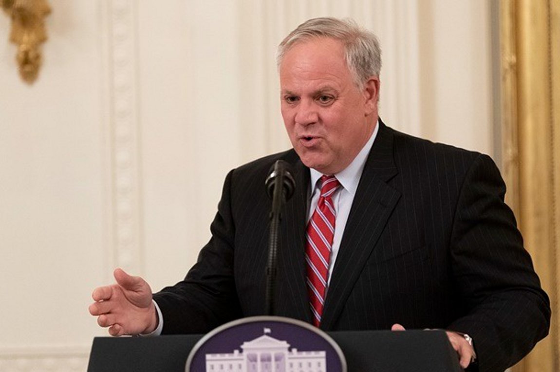 ΗΠΑ: Ο υπουργός Εσωτερικών Ντ. Μπέρνχαρτ προσβλήθηκε από κορωνοϊό