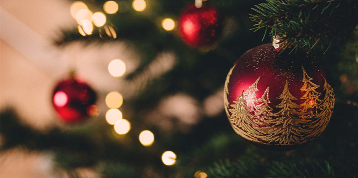 Καλά Χριστούγεννα και Χρόνια Πολλά από το Real.gr