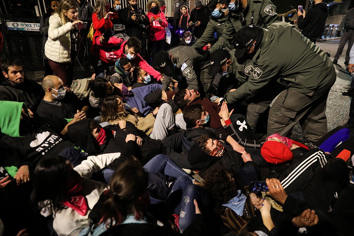 Ισραήλ: Eπεισοδιακές διαδηλώσεις κατά Νετανιάχου – Συλλήψεις και τραυματισμοί – ΒΙΝΤΕΟ