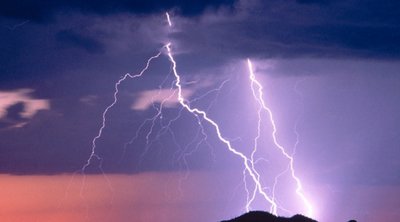Νέο έκτακτο της ΕΜΥ για την κακοκαιρία εξπρές: Έρχονται καταιγίδες και χαλάζι - Προειδοποίηση Κολυδά για κεραυνούς