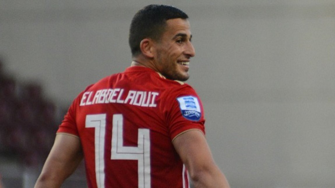 Στο νοσοκομείο ο Ελαμπντελαουί – Κινδυνεύει να χάσει το μάτι του από βεγγαλικό