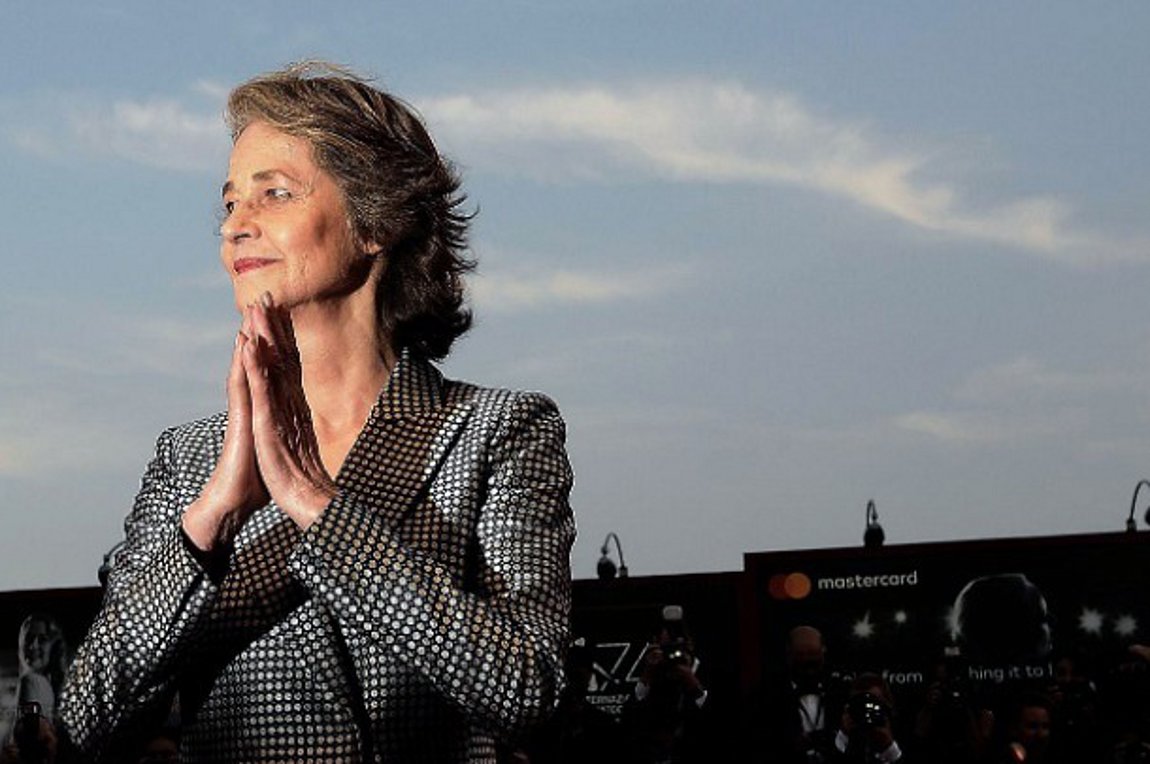 Η Σάρλοτ Ράμπλινγκ στην ταινία «Summer of ‘21» του Saint Laurent