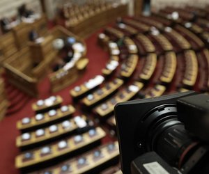 Οι αντιδράσεις «γαλάζιων» βουλευτών μπλόκαραν τον διορισμό Φουντεδάκη στην Αρχή Ιατρικώς Υποβοηθούμενης Αναπαραγωγής 