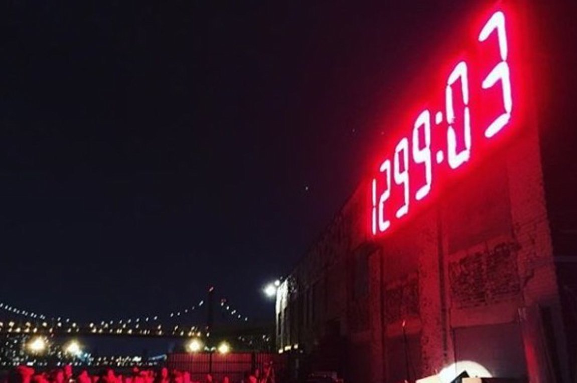 Έσβησε το ψηφιακό ρολόι που μετρούσε αντίστροφα τις ημέρες προεδρίας Τραμπ