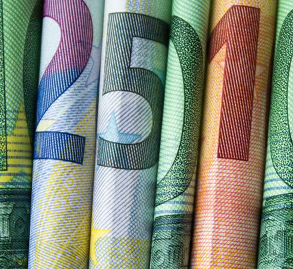 Στα 830 ευρώ ανεβαίνει ο κατώτατος μισθός - Ποια επιδόματα αυξάνονται