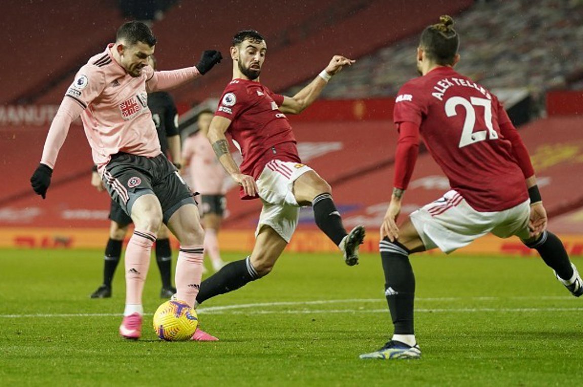 «Λεπίδες» της… έκοψαν το δρόμο – ΒΙΝΤΕΟ