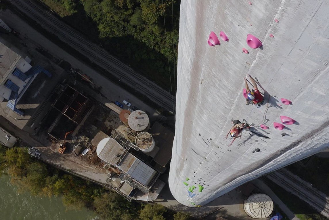 Αναρρίχηση στην υψηλότερη καμινάδα της Ευρώπης – ΒΙΝΤΕΟ
