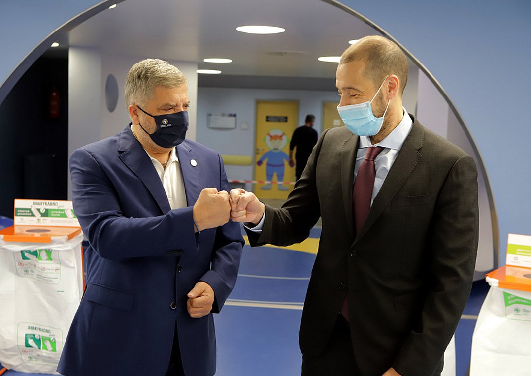 Περιφέρεια Αττικής: Παράδοση κάδων εσωτερικής ανακύκλωσης στο Νοσοκομείο Παίδων «Αγ. Σοφία»