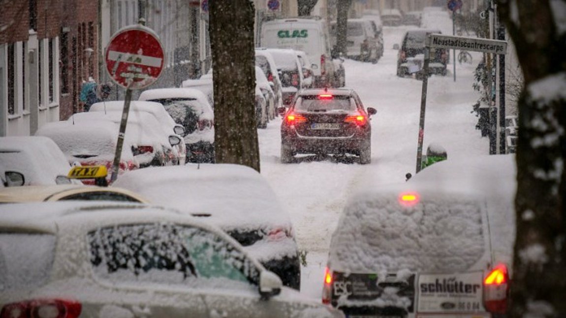Γερμανία-Βρετανία: Η έντονη χιονόπτωση προκαλεί προβλήματα στις δύο χώρες