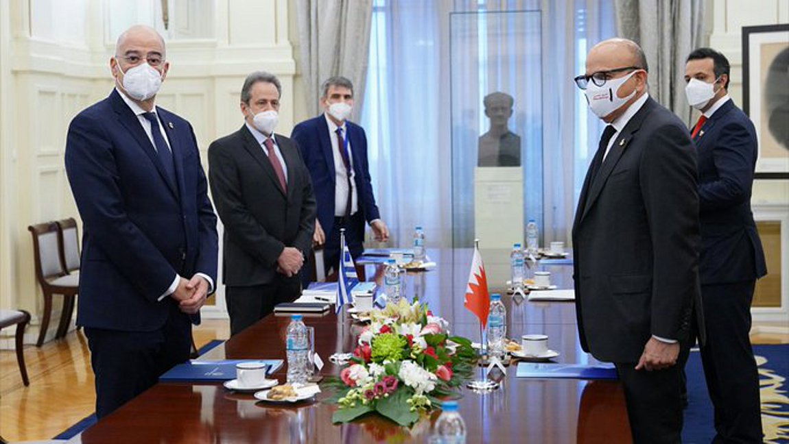 Τετ α τετ Δένδια με τον ΥΠΕΞ του Μπαχρέιν