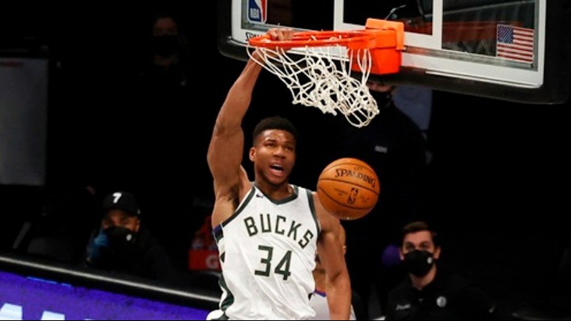 «Διπλός» ο Giannis στην ήττα των Μπακς