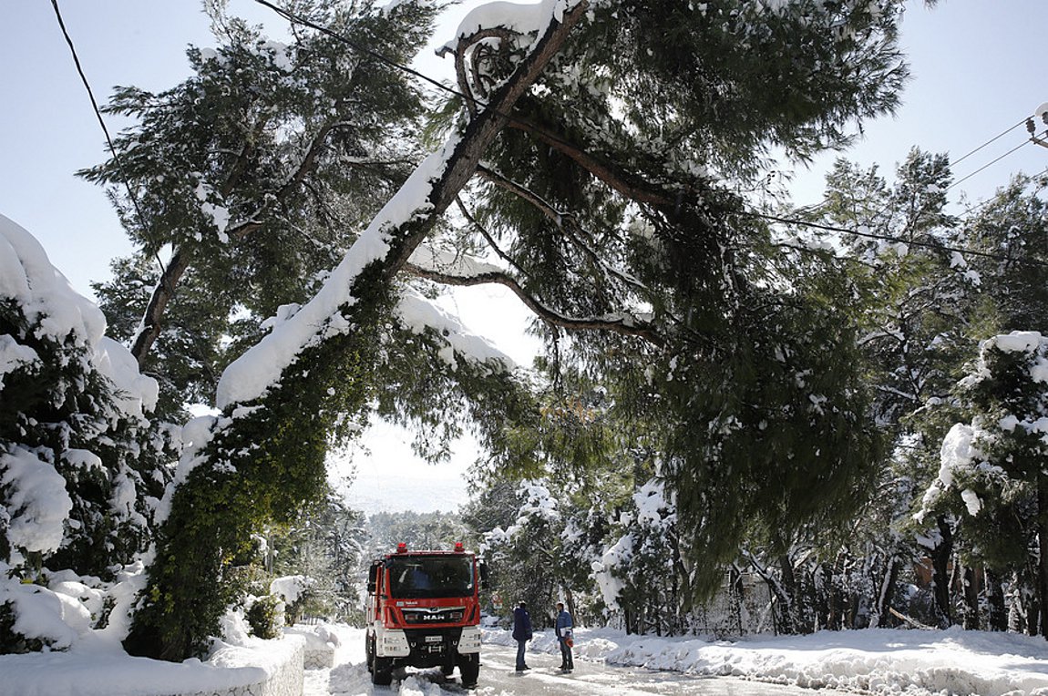 ΔΕΔΔΗΕ: Ενισχύονται τα συνεργεία για την αποκατάσταση των βλαβών στην ηλεκτροδότηση
