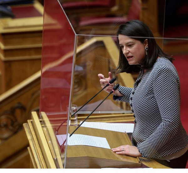 Κατατέθηκε στη Βουλή τροπολογία για τη διάθεση Voucher 200 ευρώ σε εκπαιδευτικούς
