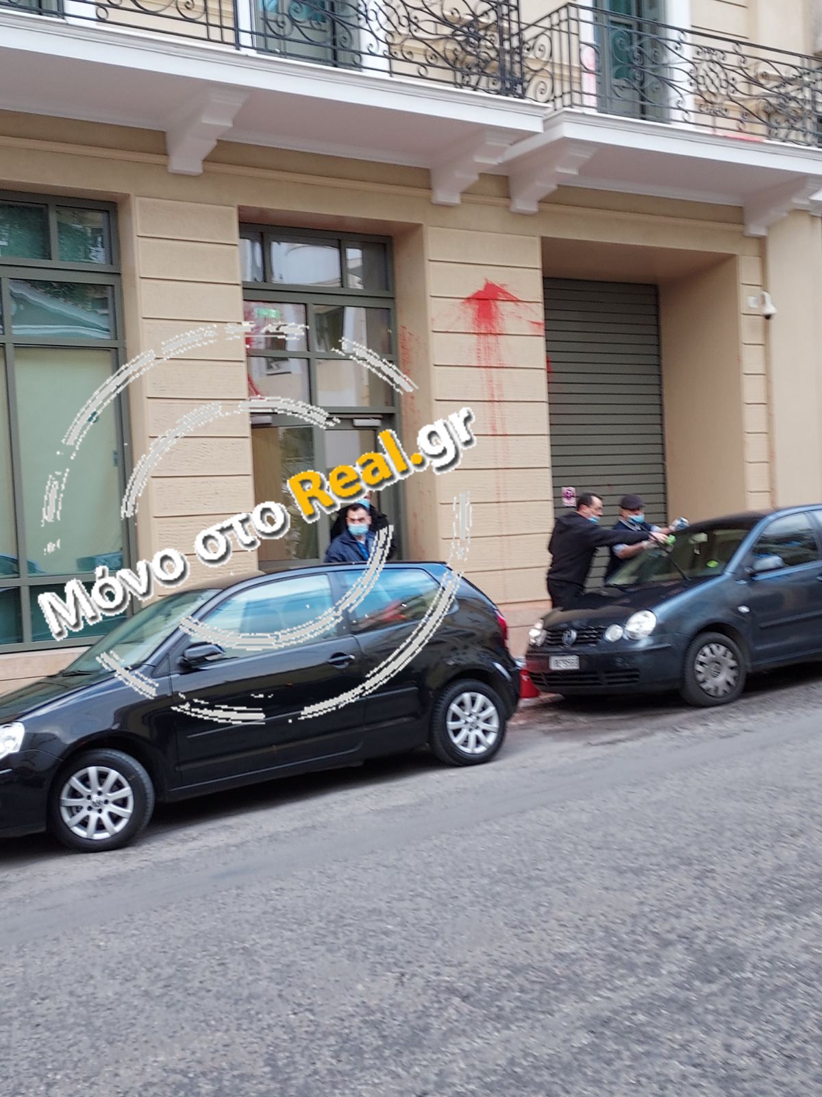 'Καταδρομική' επίθεση στο Μουσείο Γουλανδρή στο Παγκράτι. Φωτογραφίες αναγνώστη 'Καταδρομική' επίθεση στο Μουσείο Γουλανδρή στο Παγκράτι. Φωτογραφίες αναγνώστη