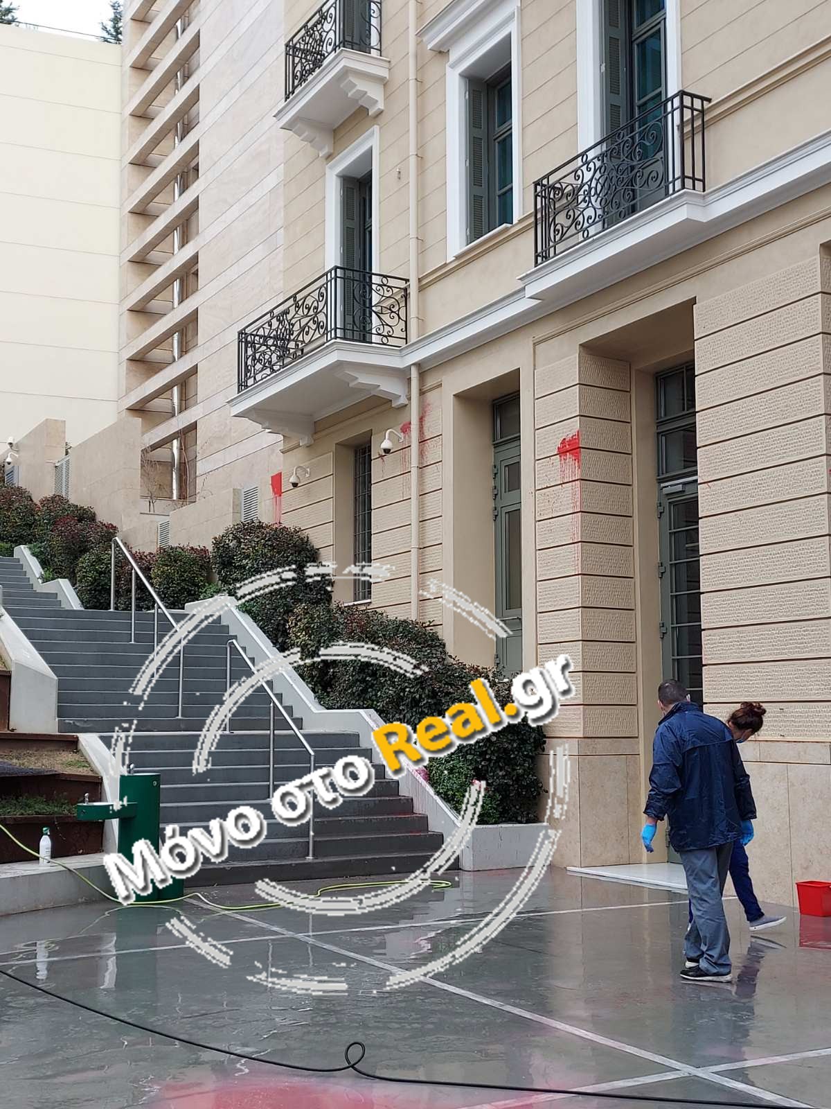 'Καταδρομική' επίθεση στο Μουσείο Γουλανδρή στο Παγκράτι. Φωτογραφίες αναγνώστη 'Καταδρομική' επίθεση στο Μουσείο Γουλανδρή στο Παγκράτι. Φωτογραφίες αναγνώστη