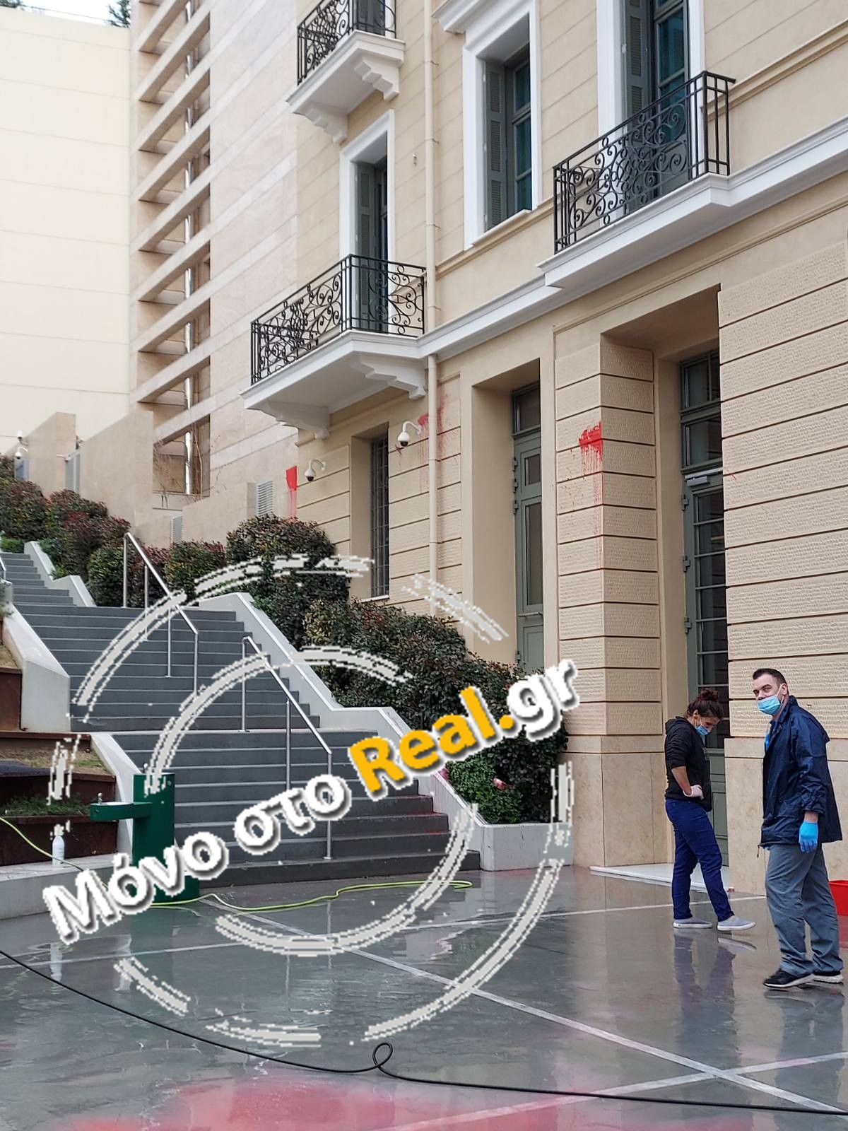 'Καταδρομική' επίθεση στο Μουσείο Γουλανδρή στο Παγκράτι. Φωτογραφίες αναγνώστη 'Καταδρομική' επίθεση στο Μουσείο Γουλανδρή στο Παγκράτι. Φωτογραφίες αναγνώστη