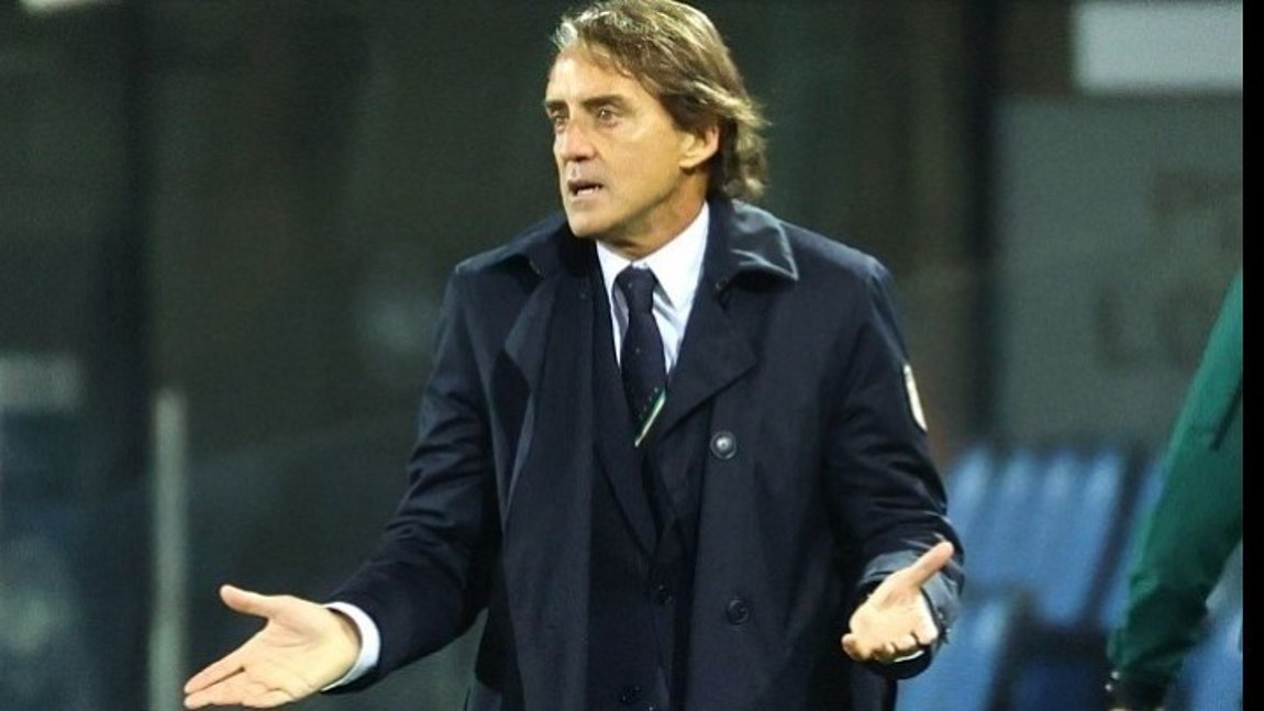 Στήριξη Μαντσίνι σε Πίρλο